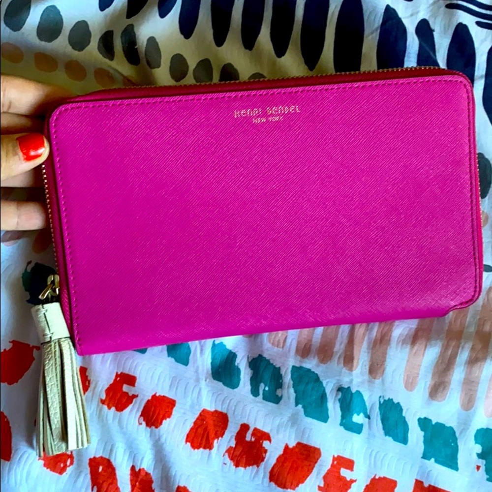 Henri Bendel XL travel wallet